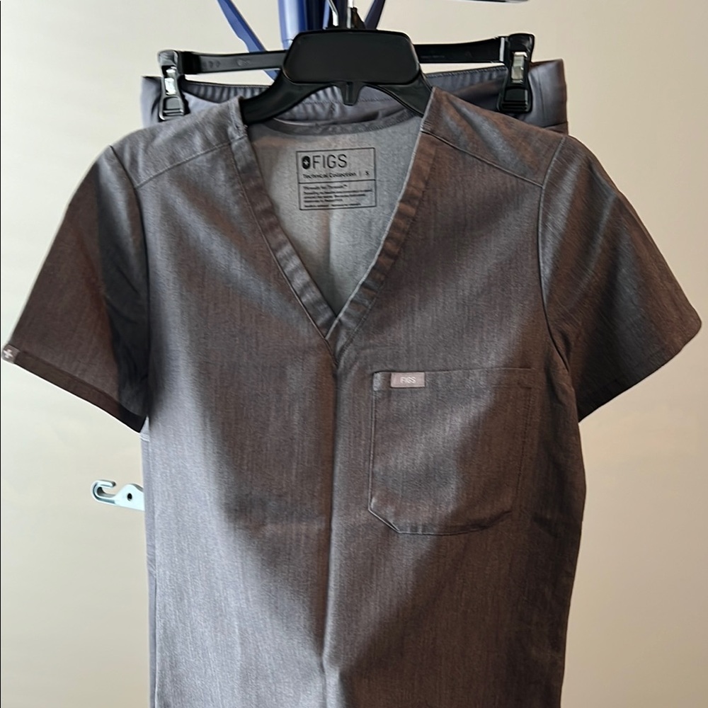 Figs Gray Short Sleeve Scrub Top size S & Bottom size M